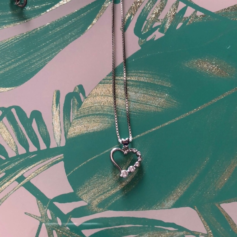 Heart pendant necklace